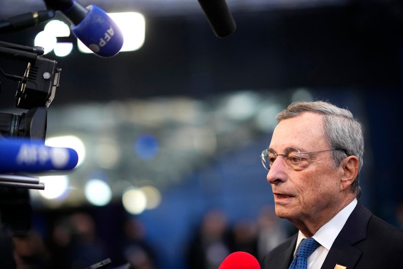Europeiska centralbankens förre chef Mario Draghi under ett EU-toppmöte i Ungern i fjol höstas. Arkivfoto.