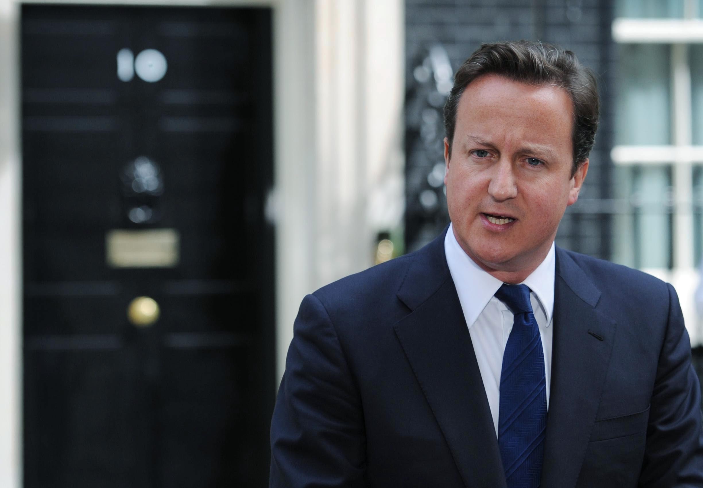 Storbritanniens premiärminister David Cameron har gett polisen fria tyglar i huvudstaden.
