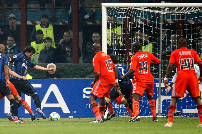 Diego Milito hade gett Inter ledningen med kvarten kvar att lira.