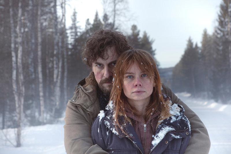 Jakob Öhrman och Amanda Jansson som John och Jana Kippo i SVT:s "Jag for ner till bror".