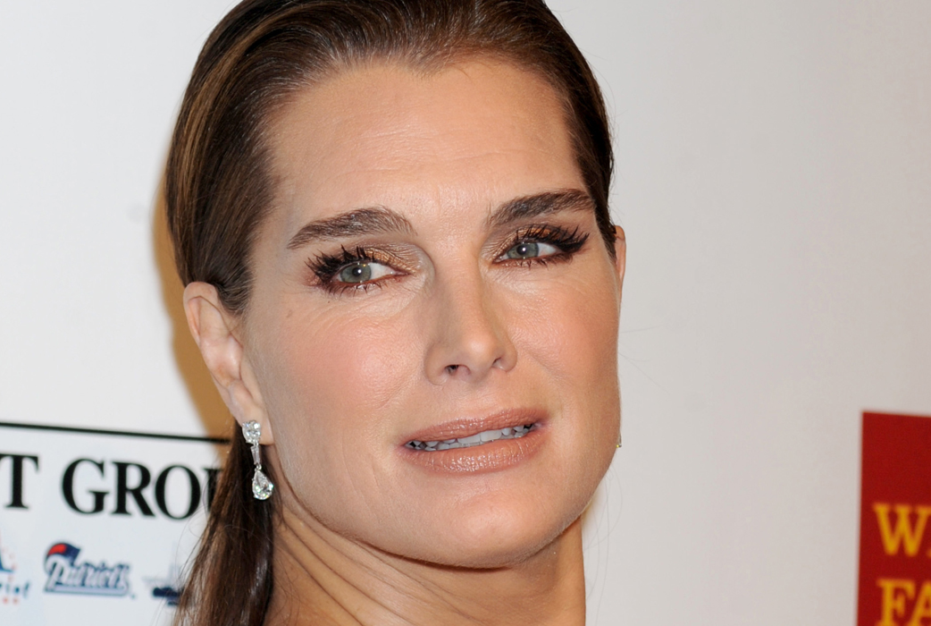 Tom Cruise vs Brooke Shields. År 2005 var inget höjdarår för Tompa. Först hoppade han i soffan hos Oprah, och sedan gav han sig på Brooke Shields. I en intervju hade Brooke berättat att hon hade antidepressiva för att behandla en förlossningsdepression. Det föll inte scientologen Tom i smaken. – Det går att bota med vitaminer och träning, sa Tom.
Tom Cruise vs Brooke Shields. År 2005 var inget höjdarår för Tompa. Först hoppade han i soffan hos Oprah, och sedan gav han sig på Brooke Shields. I en intervju hade Brooke berättat att hon hade antidepressiva för att behandla en förlossningsdepression. Det föll inte scientologen Tom i smaken. – Det går att bota med vitaminer och träning, sa Tom.