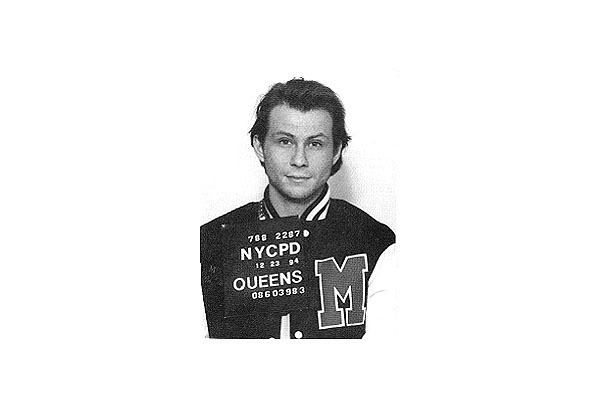 Christian Slater greps 1994 för vapeninnehav när han försökte borda ett plan med en pistol. Christian Slater greps 1994 för vapeninnehav när han försökte borda ett plan med en pistol.