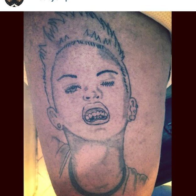 Miley Cyrus, typ, om du kisar lite med ögonen. Eller om du kisar mycket. Om du blundar och fantiserar i stället är det riktigt likt. Miley Cyrus, typ, om du kisar lite med ögonen. Eller om du kisar mycket. Om du blundar och fantiserar i stället är det riktigt likt.