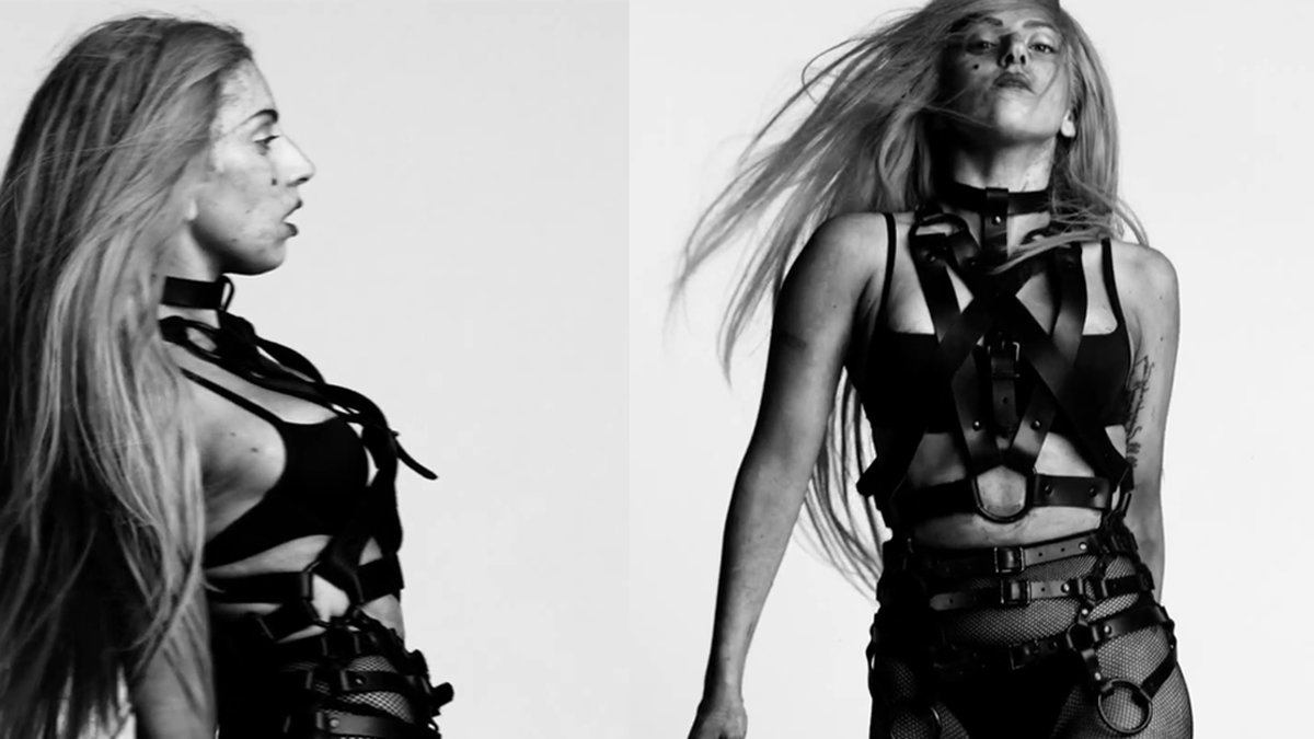 Lady GaGa gillar att visa upp sig i bondagekläder.