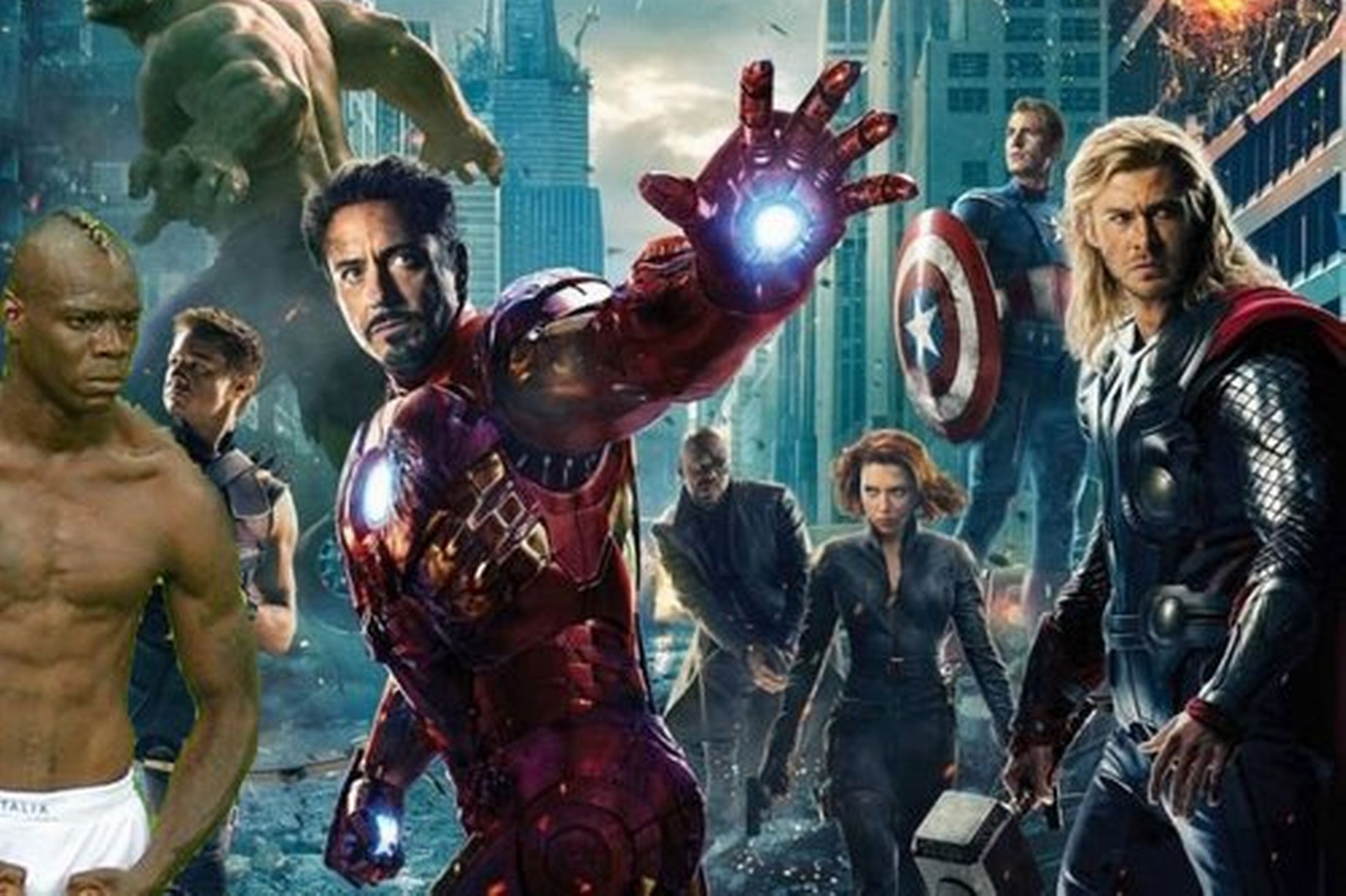 Mario Balotelli på omslaget av filmen The Avengers. Platsar lätt bland superhjältarna.