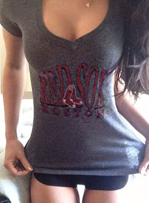 Jessica Lowndes i tight t-shirt. Jessica Lowndes i tight t-shirt.