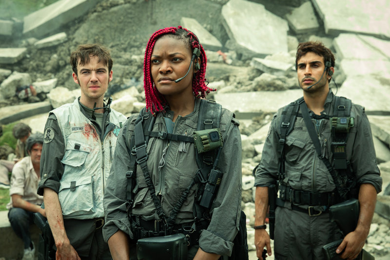 Alex Lawther, Diêm Camille och Moe Bar-El i "Alien: Earth".
