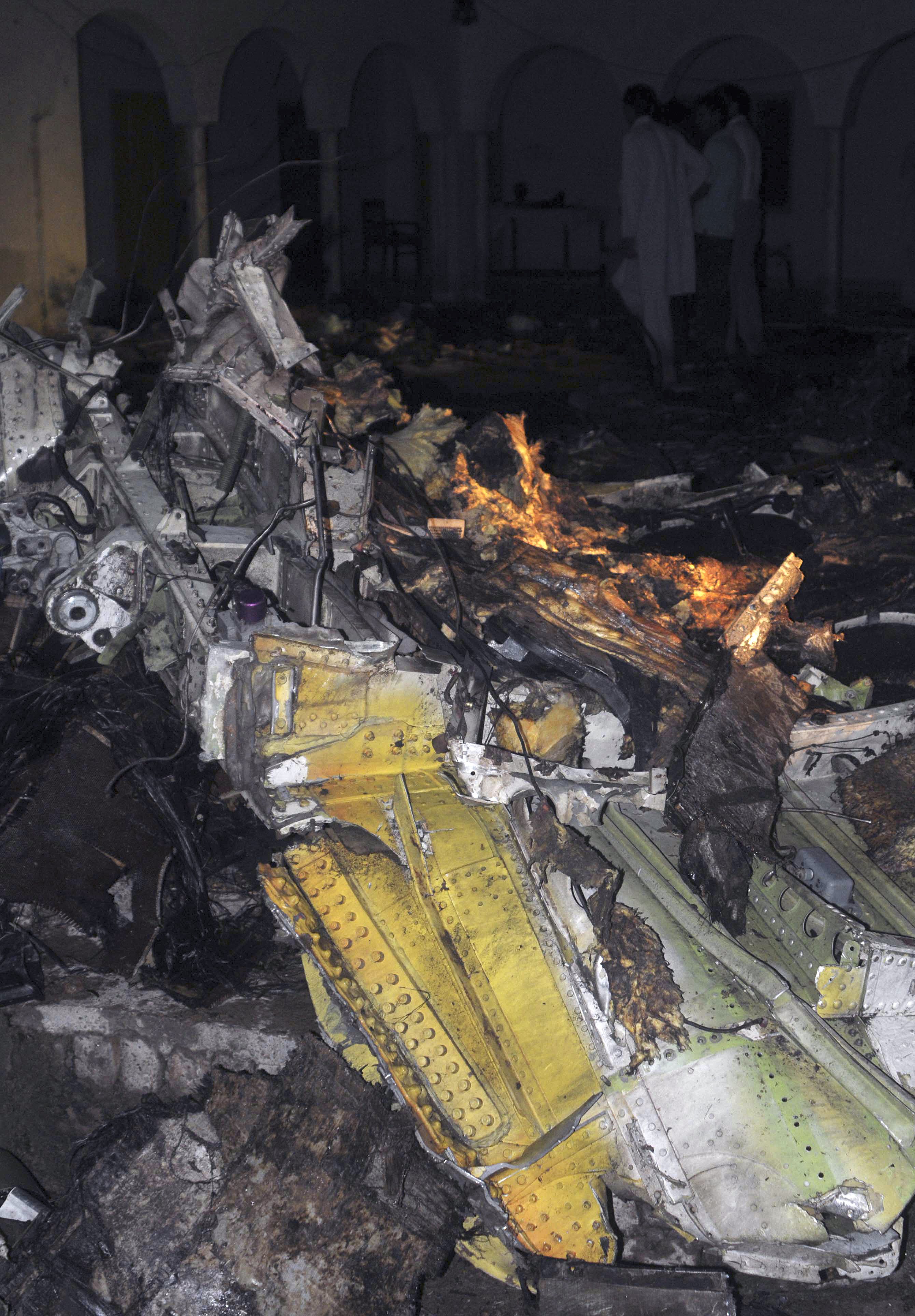 Det mesta som fanns kvar av flygfordonet brann upp efter att planet kraschat.