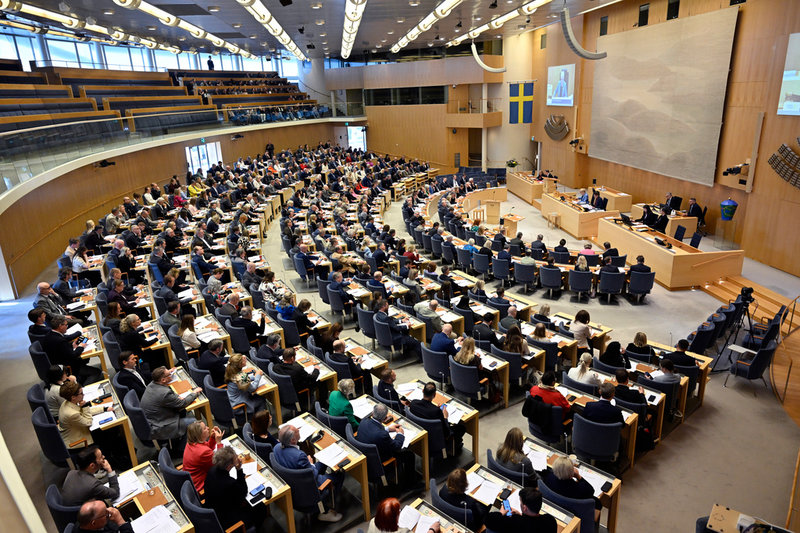 Flera omröstningar i riksdagen kan bli rysare efter att kvittningssystemet brakat samman.