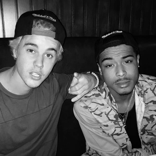 Justin Bieber skriver att han har lite dåliga hårdagar just nu eftersom han sparar ut håret. Vi tycker att en skönhet klär i allt! Justin Bieber skriver att han har lite dåliga hårdagar just nu eftersom han sparar ut håret. Vi tycker att en skönhet klär i allt!