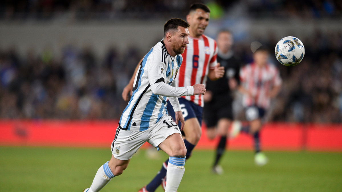 Argentinas Lionel Messi i VM-kvalmatchen mot Paraguay.