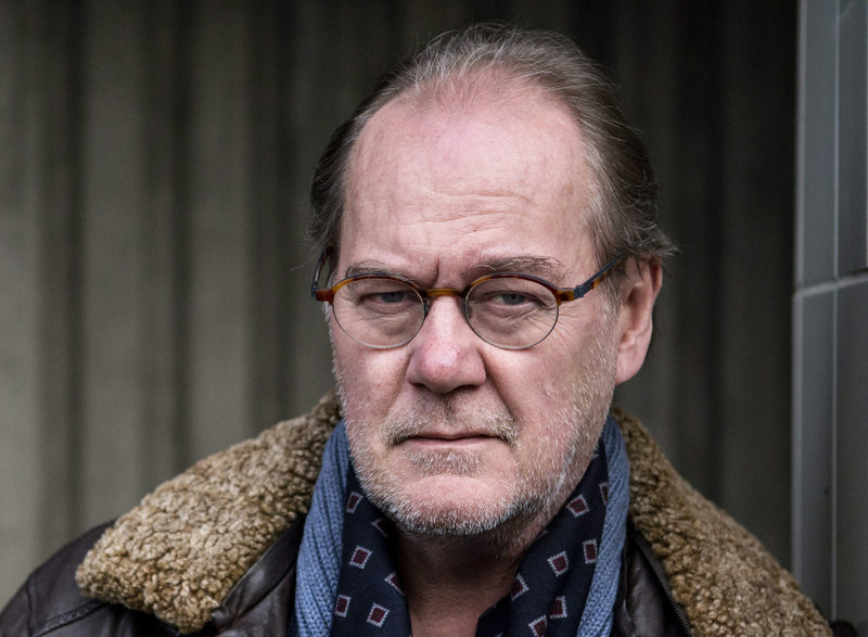Peter Haber spelar kommissarie Martin Beck. Peter Haber spelar kommissarie Martin Beck.