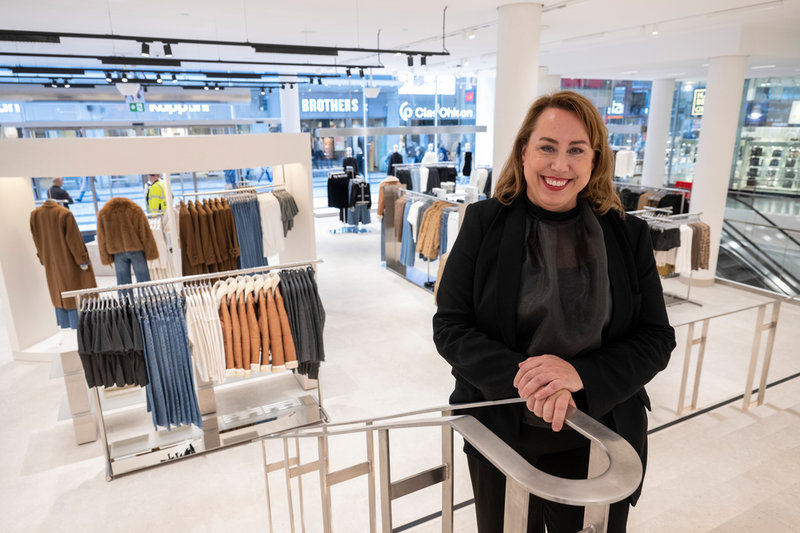 Camilla Henriksson har titeln 'Head of Brand Experience' hos H&M, och har varit med om att uppgradera bland annat företagets flaggskeppsbutik på Drottninggatan.