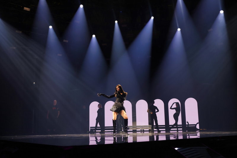 'Att älska sig själv är den underliggande meningen, men på ett lättsamt sätt', säger Tone Sekelius om låten 'Rythm of my show'. Bild från första repetitionen i Göteborg.