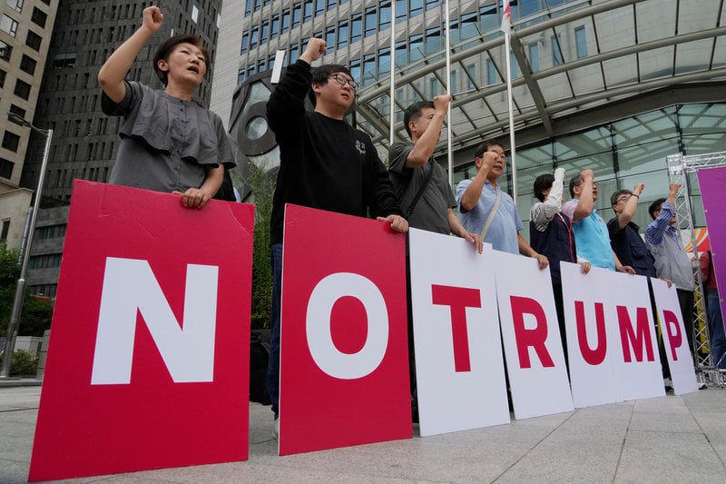 Protest mot Donald Trumps strafftullar i Sydkoreas huvudstade Seoul den 30 juni.