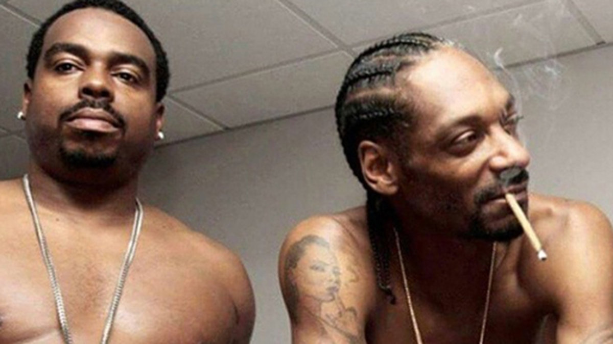 Snoop och hans kusin har det mysigt. 