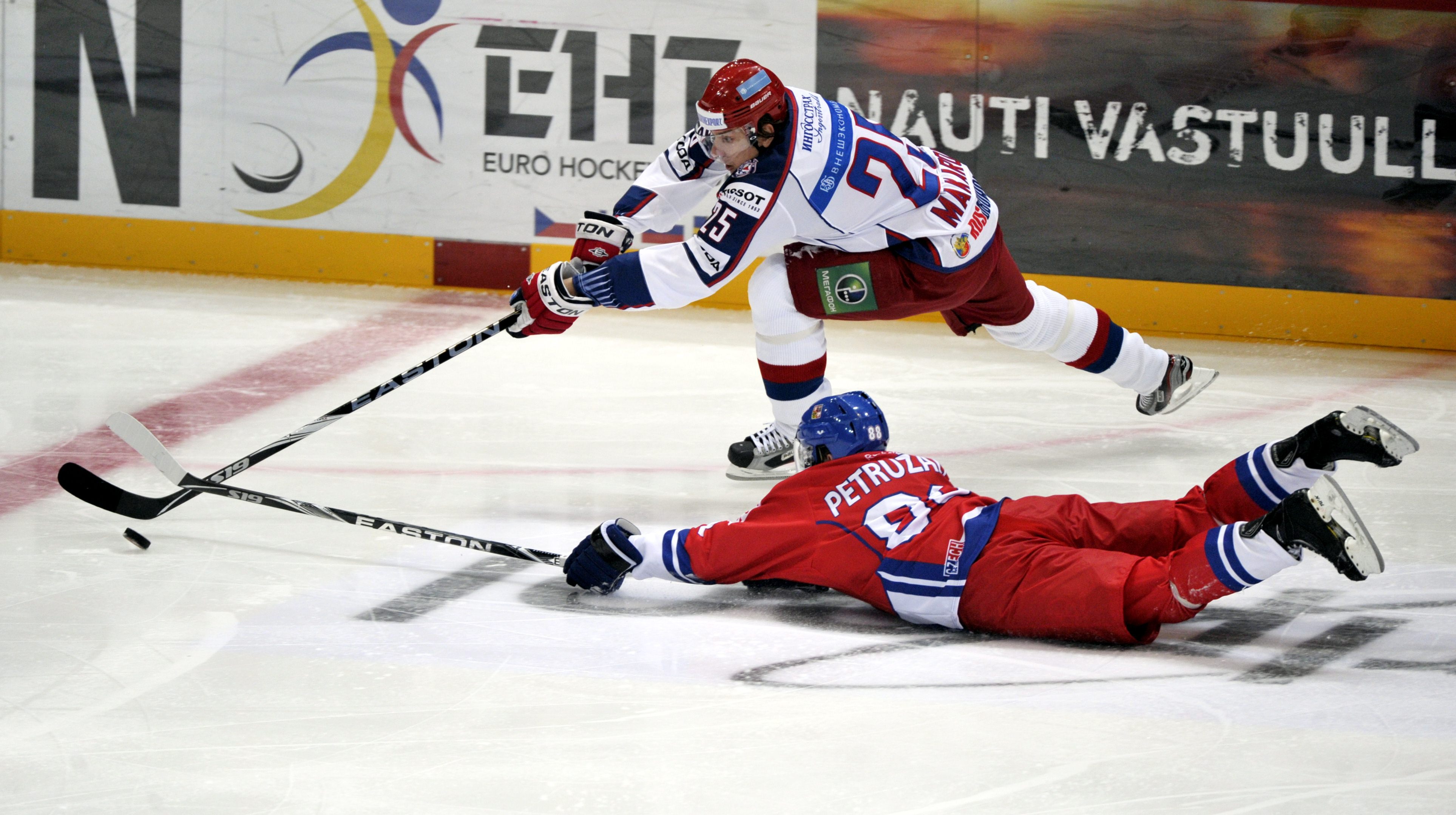 Petruzalek höll till i toppen av KHL:s poängliga med 50 poäng på 54 matcher i grundserien.