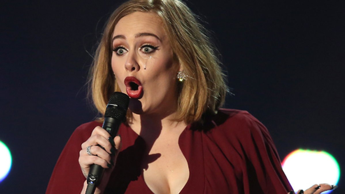 Adele befinner sig i skrivande på turné. 