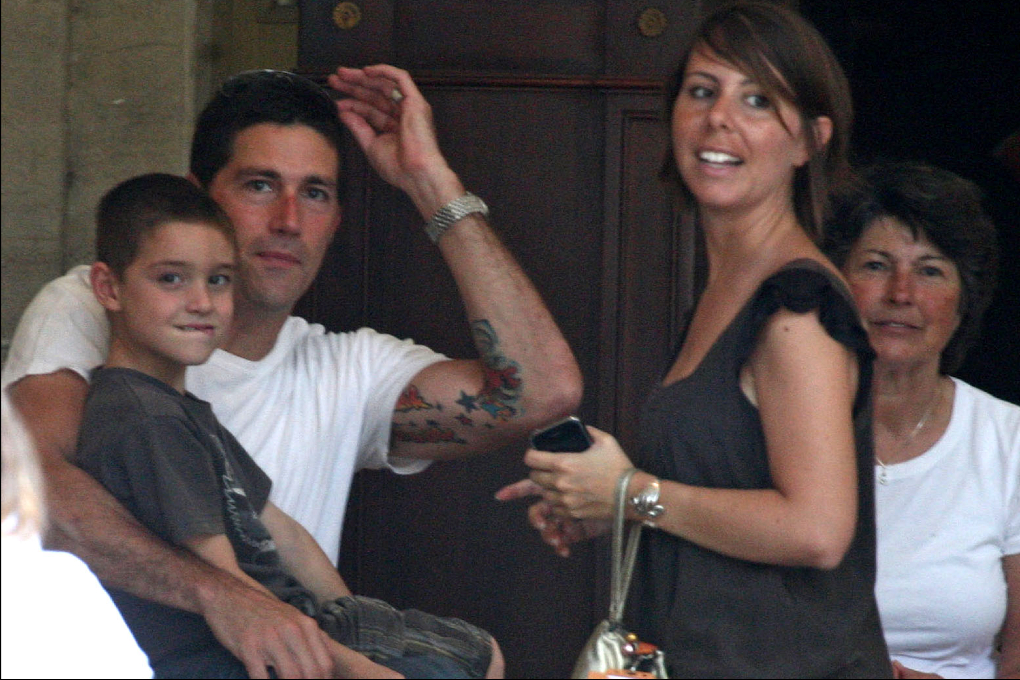 Här är stjärnan med sin familj i Rom.