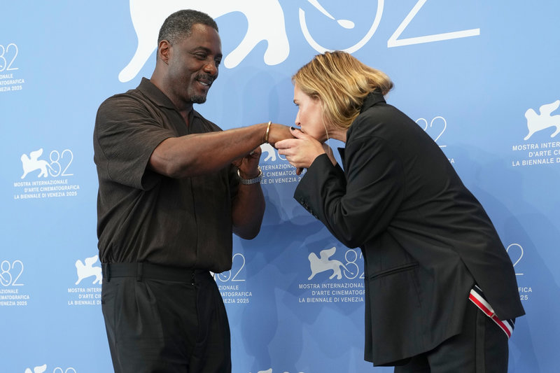 Idris Elba och Rebecca Ferguson spelar huvudrollerna i "A house of dynamite".