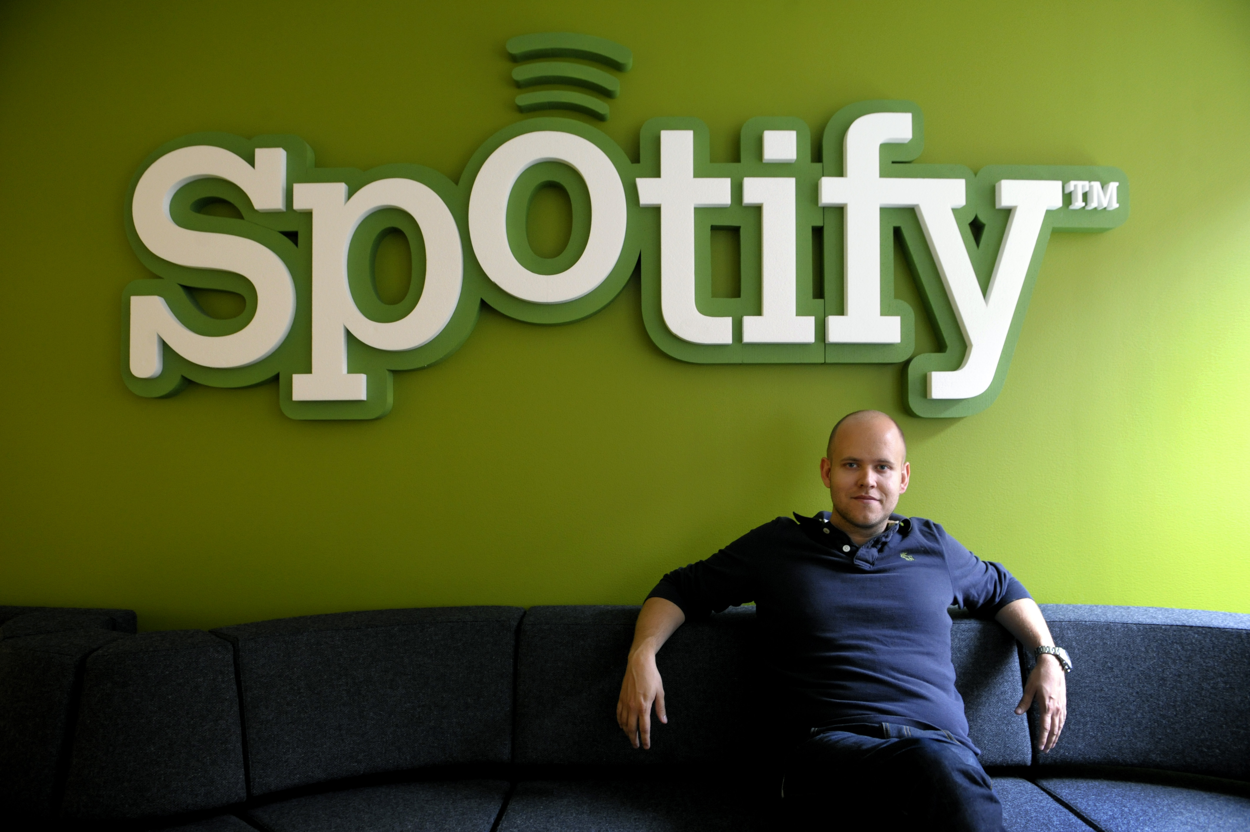 Spotifys grundare Daniel Ek menar att om plattformen blir en framgång, så kommer musiktjänsten även göra apparna tillgängliga för mobilen.