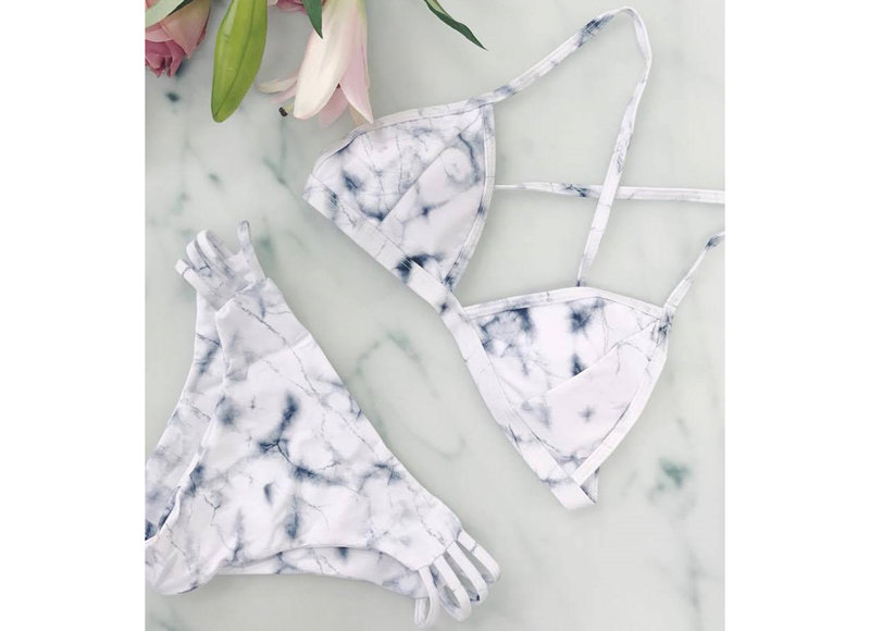 Marmormönstrad bikini