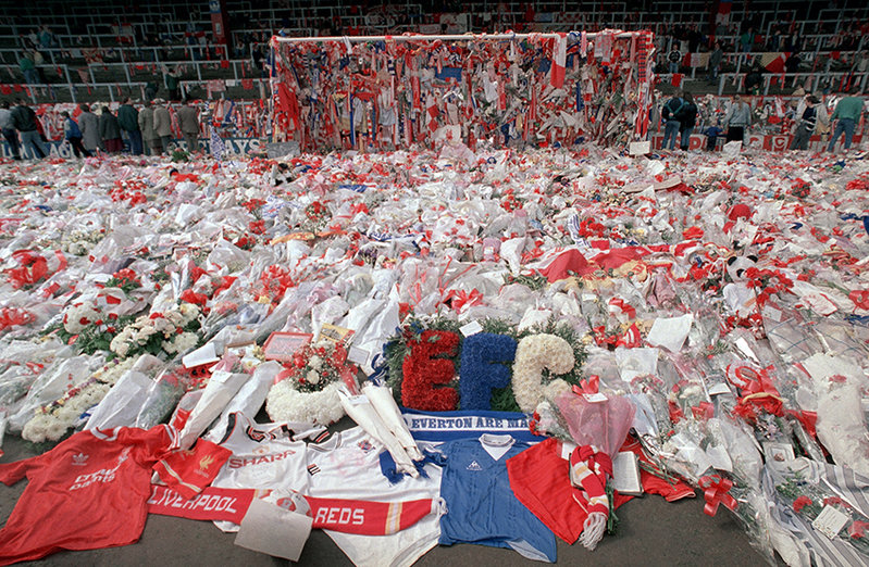 Blommor på Hillsborough den 17 april 1989. Blommor på Hillsborough den 17 april 1989.