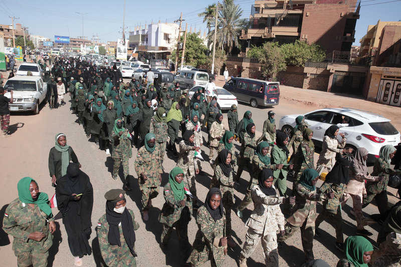 En parad organiserad av den sudanesiska armén i Omdurman. Bilden togs på nyårsafton, då landets självständighet från Storbritannien firades.