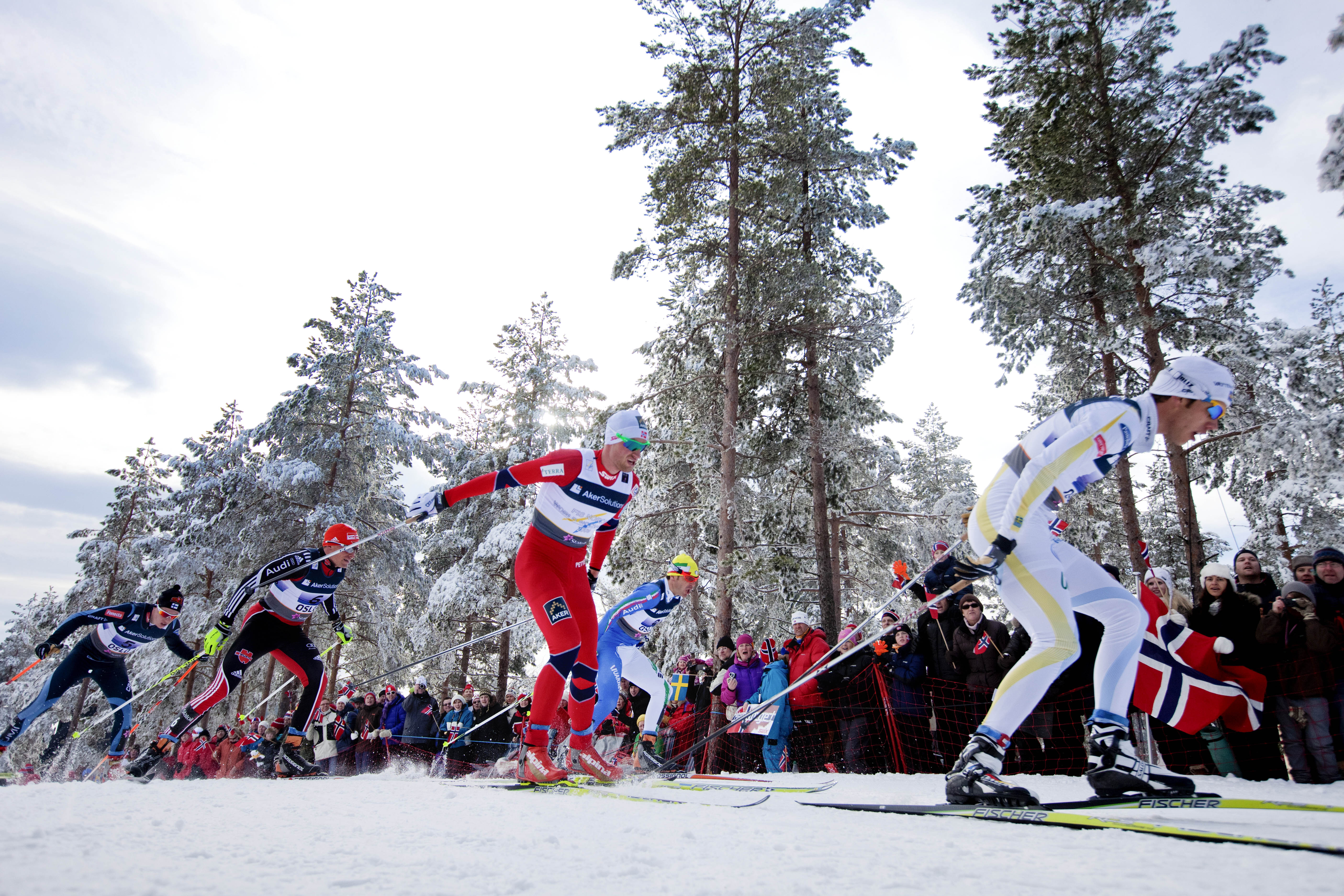 Vi ska alla vara stolta över vår nya lilla tillflyktsort i Holmenkollen - nämligen "Hellnerbacken". Vi ska alla vara stolta över vår nya lilla tillflyktsort i Holmenkollen - nämligen "Hellnerbacken".