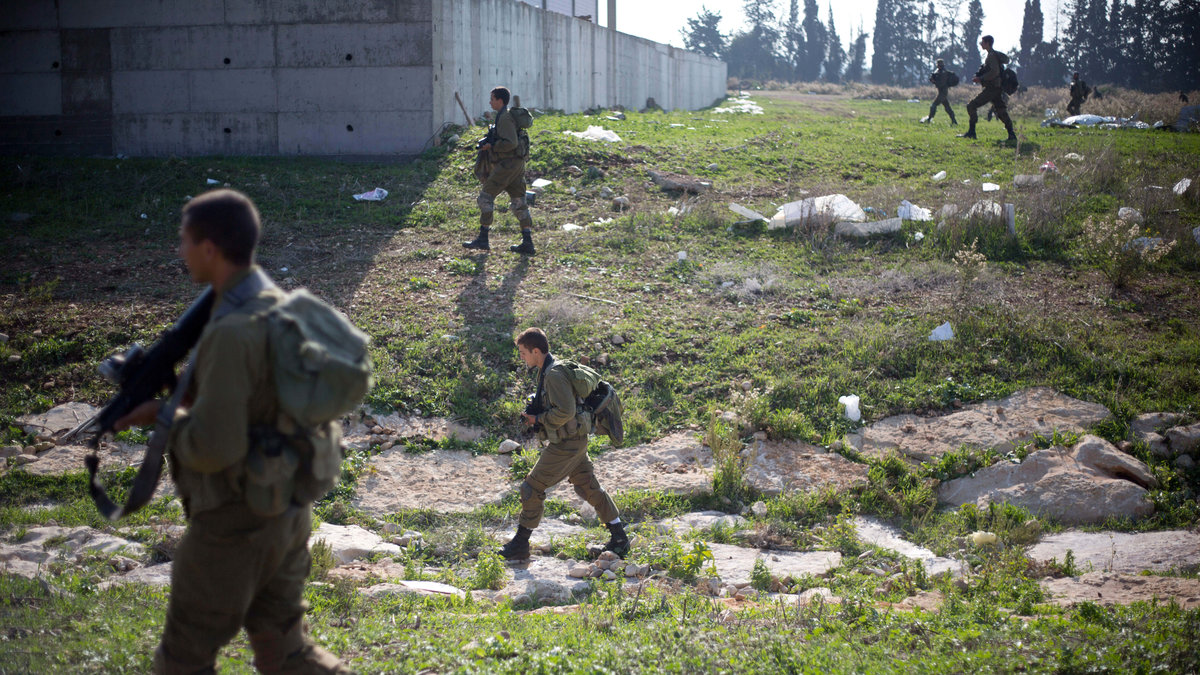 Två israeliska soldater använde sig av appens karta, som bygger på så kallad crowdsourcad information.