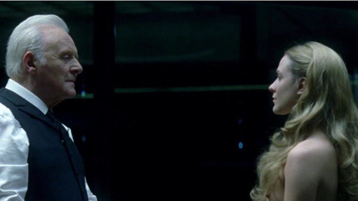 Anthony Hopkins spelar Dr. Ford i "Westworld". Här tillsammans med Evan Rachel Wood.