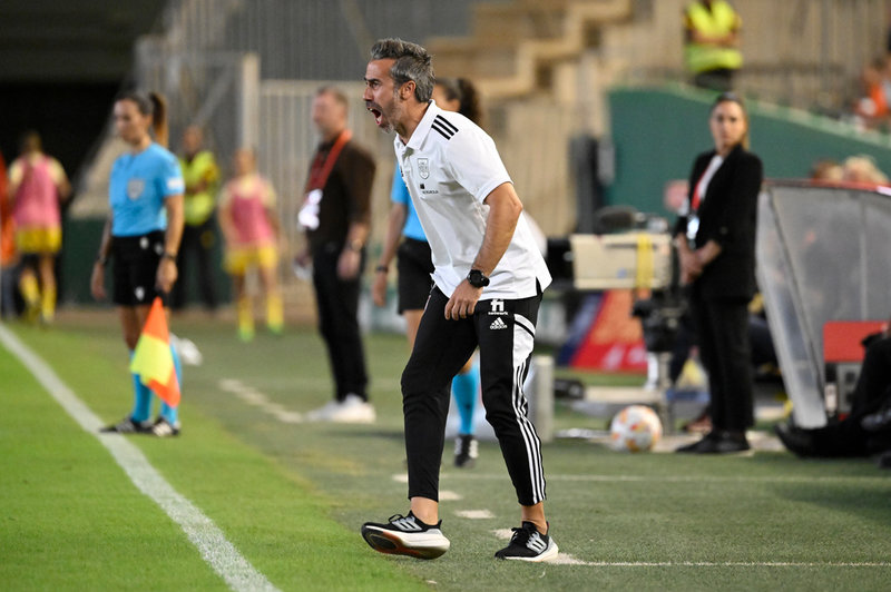 Spaniens förbundskapten Jorge Vilda under fredagens landskamp mellan Spanien och Sverige på Estadio Nuevo El Arcángel i Córdoba.