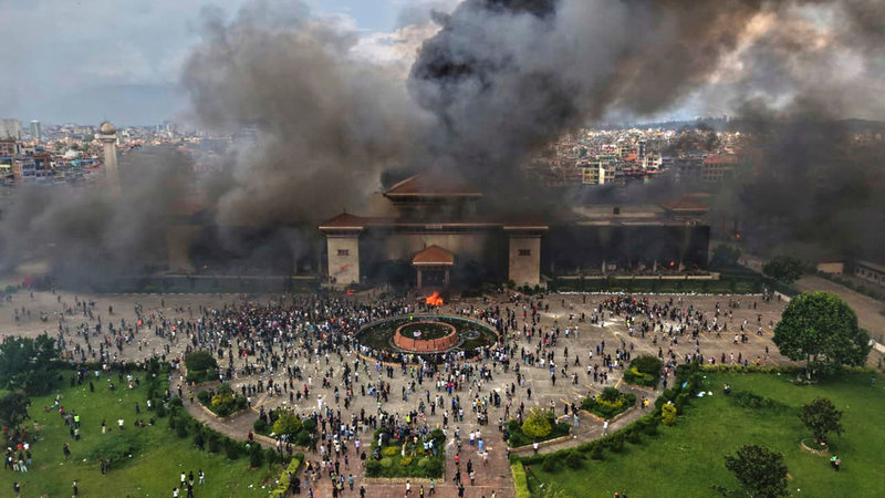  Singha Durbar, sätet för den nepalesiska regeringen, stacks i brand under tisdagen.