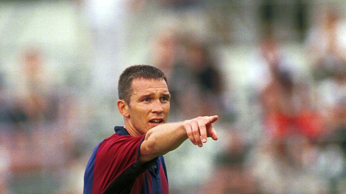 2001 flyttade han från Bayern München till Barcelona.