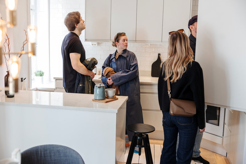 Det var många nyfikna spekulanter på visningen.