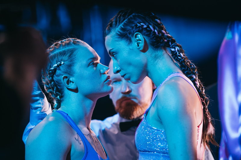 Ellen Karlsson och Madeleine Martin i SVT:s boxardrama 'Lea'. Pressbild.