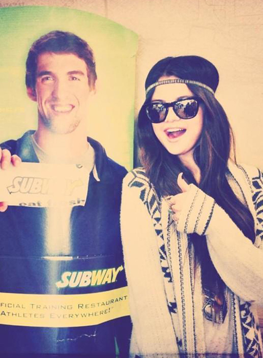 Selena Gomez på Subway. Selena Gomez på Subway.