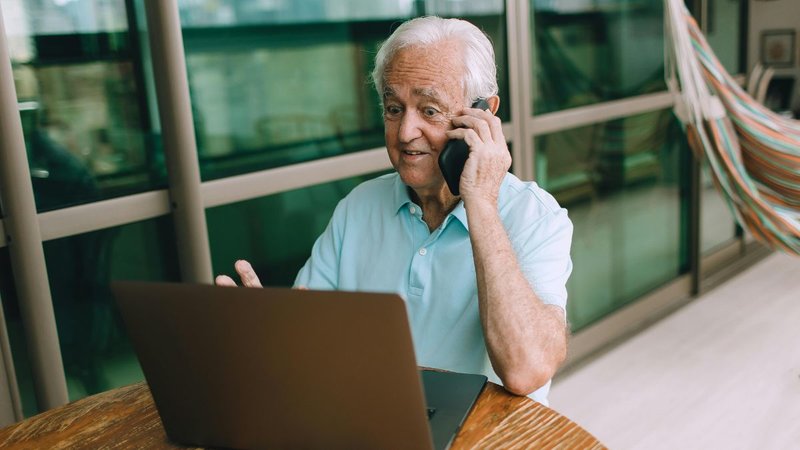 Allt fler 50-talister fortsätter jobba. Foto: Canva