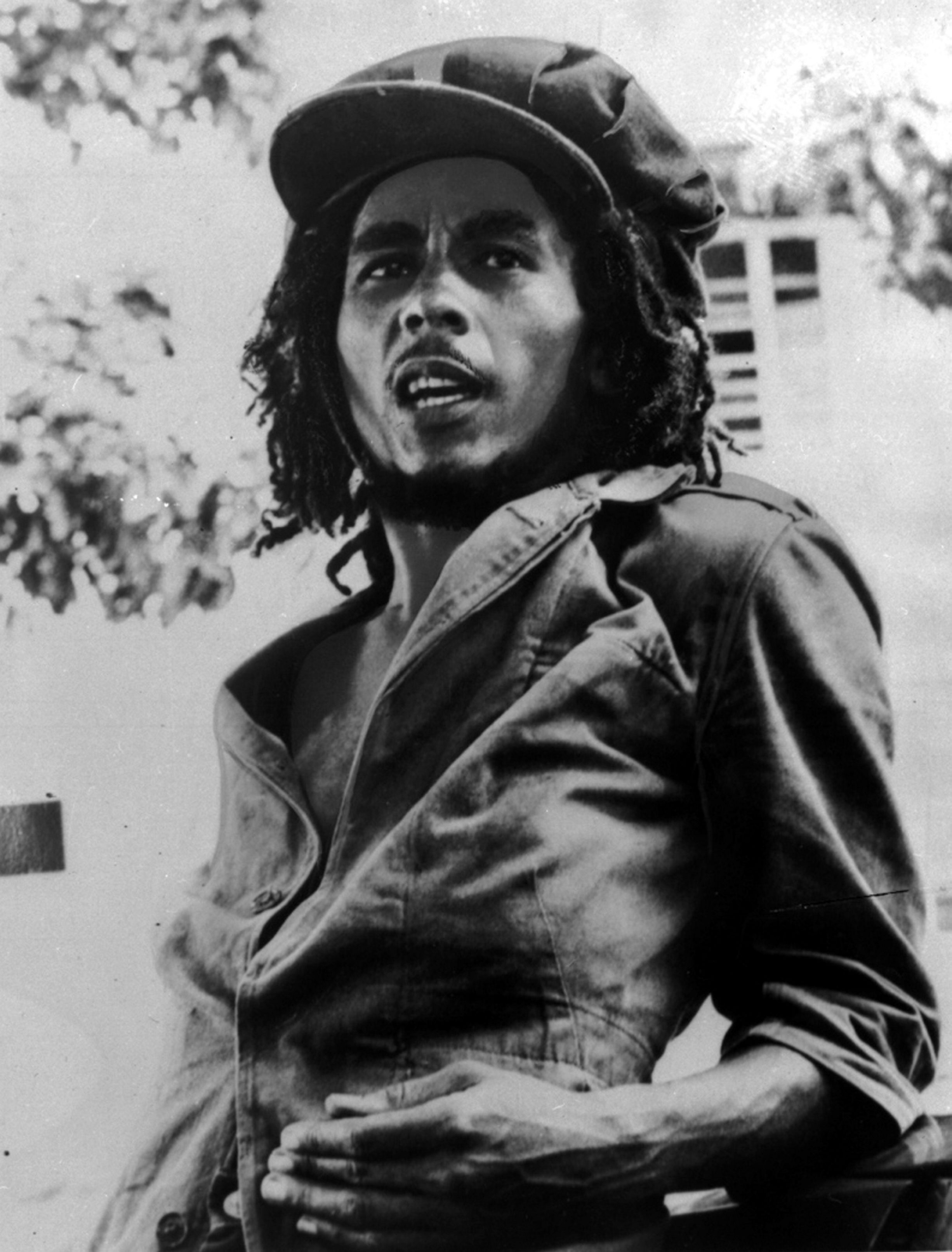 Hans födelsenamn var Robert Nesta Marley. Men han dog som Berhane Selassie. Hans födelsenamn var Robert Nesta Marley. Men han dog som Berhane Selassie.