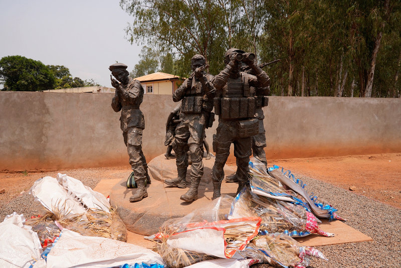 I Centralafrikanska republikens huvudstad Bangui har det byggts en staty av ryska Wagner-soldater. Arkivbild.