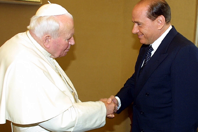 Silvio med framlidne påven Johannes Paulus II. 