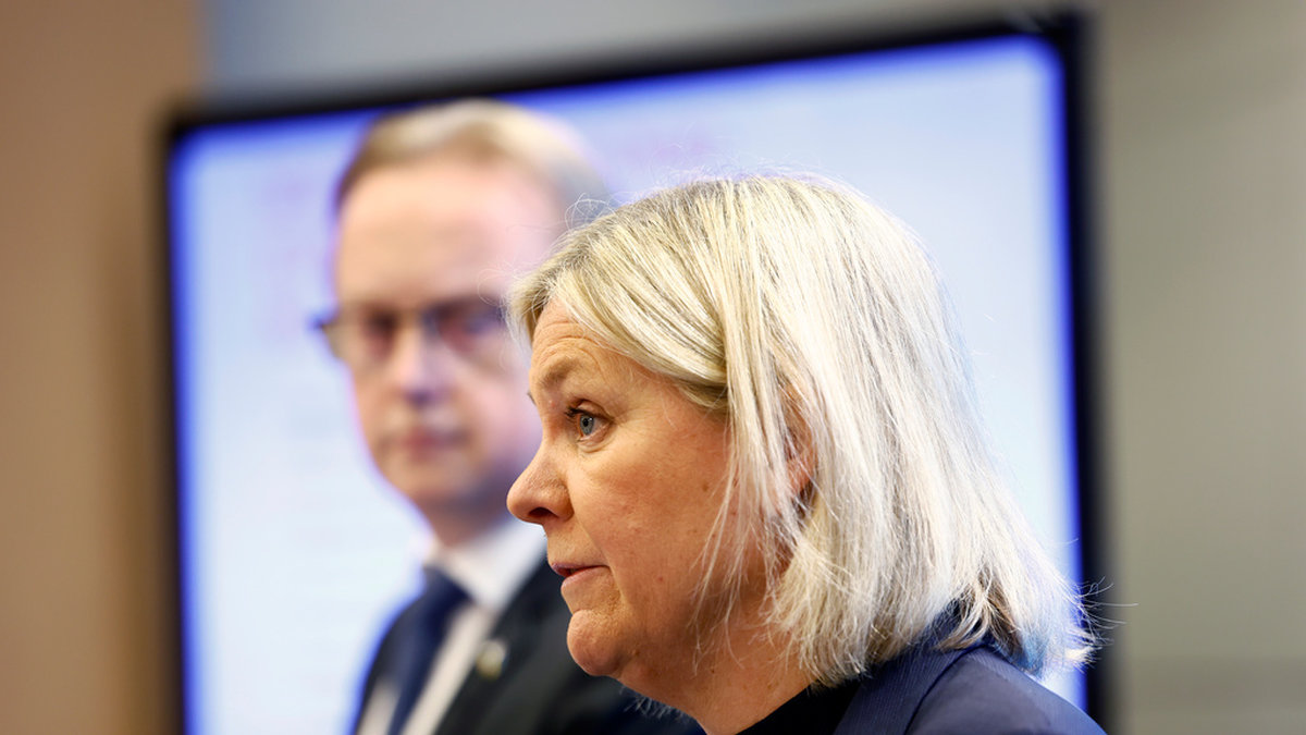 Socialdemokraternas partiledare Magdalena Andersson och partiets energipolitiske talesperson Fredrik Olovsson vill öka arbetet med att få igång mer vindkraft till havs.