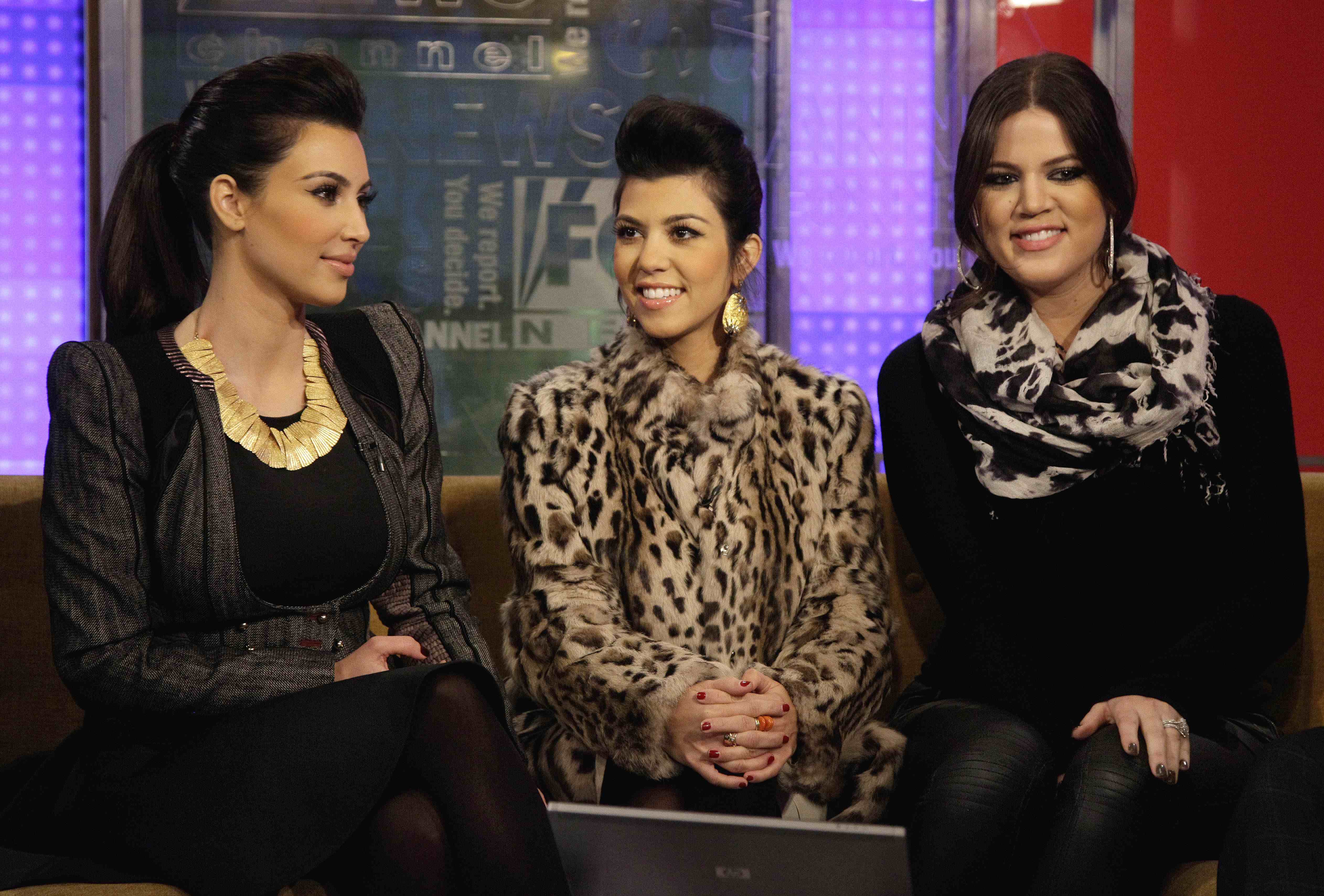 Kim med systrarna Khloe och Kourtney.