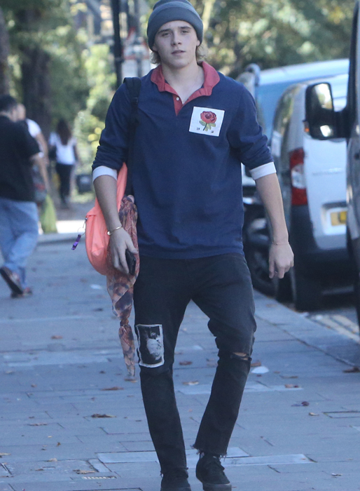 Chloes ex Brooklyn Beckham håller sig i London. Chloes ex Brooklyn Beckham håller sig i London.