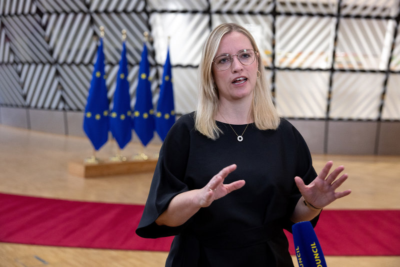 Danmarks finansminister Stephanie Lose på väg in till torsdagens EU-möte i Bryssel.
