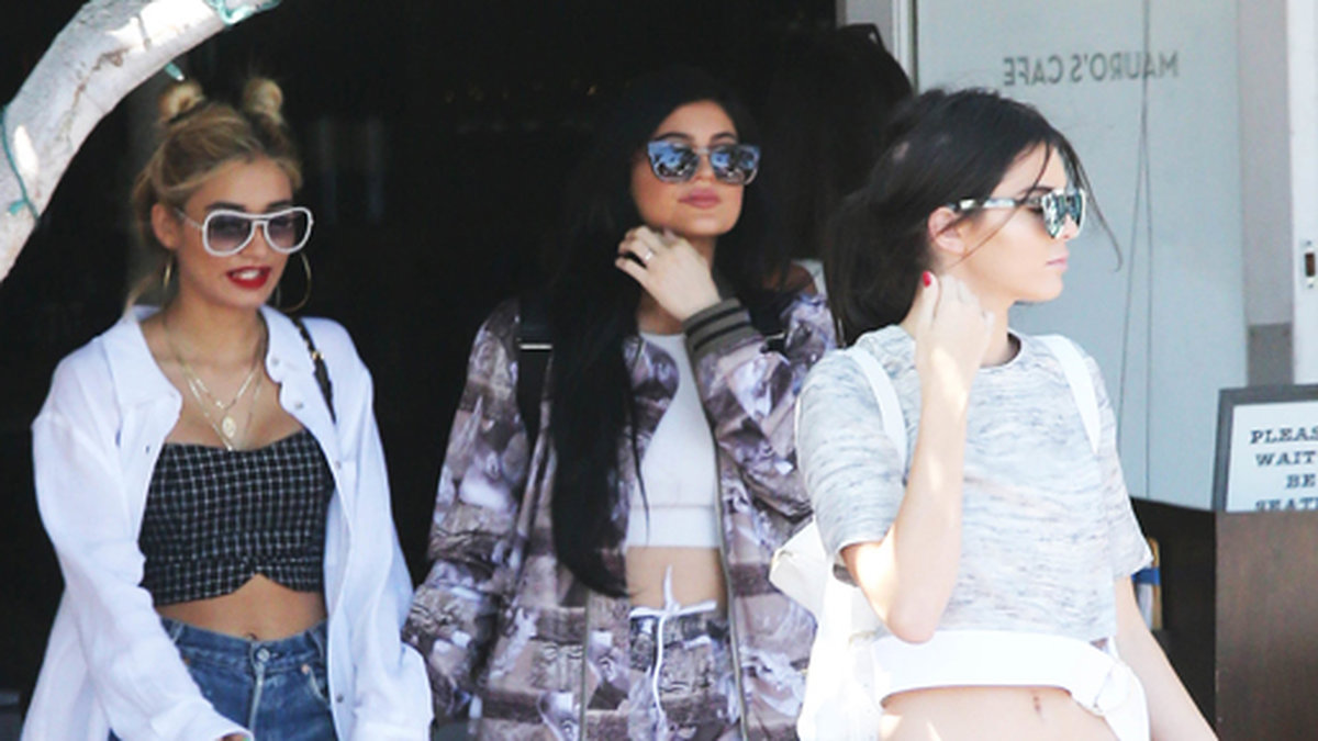 Pia Mia Perez, Kylie och Kendall Jenner shoppar i Hollywood.