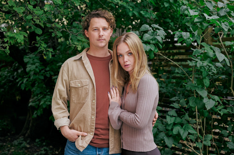 Charlie Gustafsson och Matilda Källström spelar huvudrollerna i "Kärlek fårever", det senaste halvårets mest sedda svenska film på Netflix.