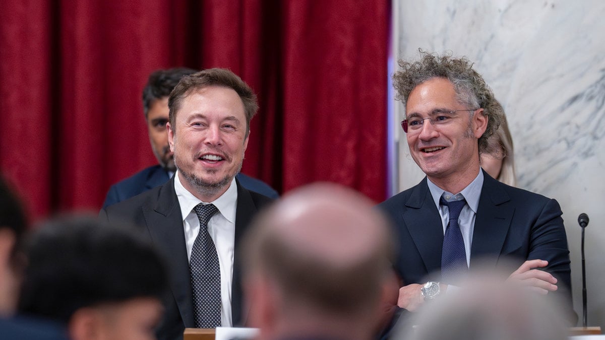 Elon Musk och Palantir-chefen Alex Karp vid onsdagens AI-möte i Washington.