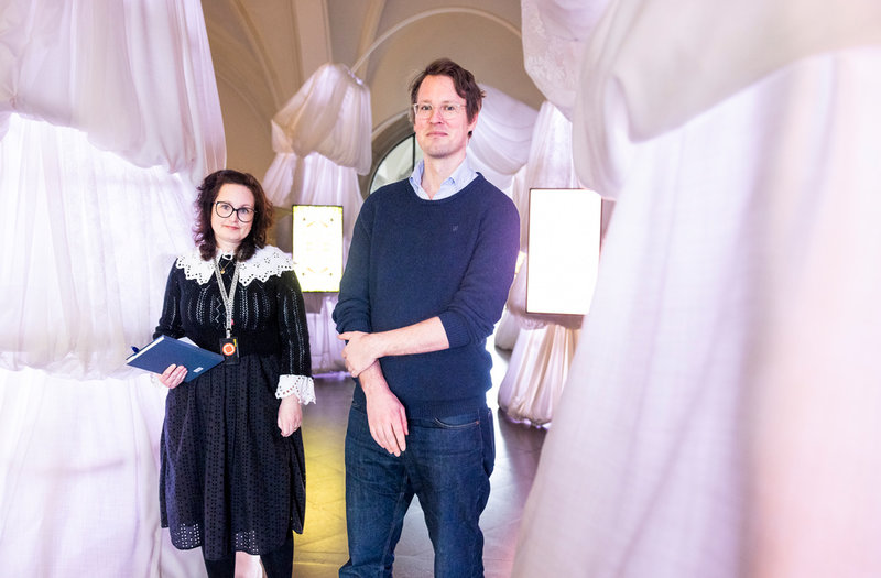  Anna Fredholm, intendent för samtidshistoria,  och projektledaren Jörgen Löwenfeldt vill veta allt om din natt. 