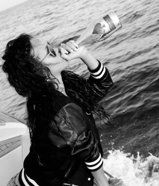 Och så lite champagne. Och så lite champagne.